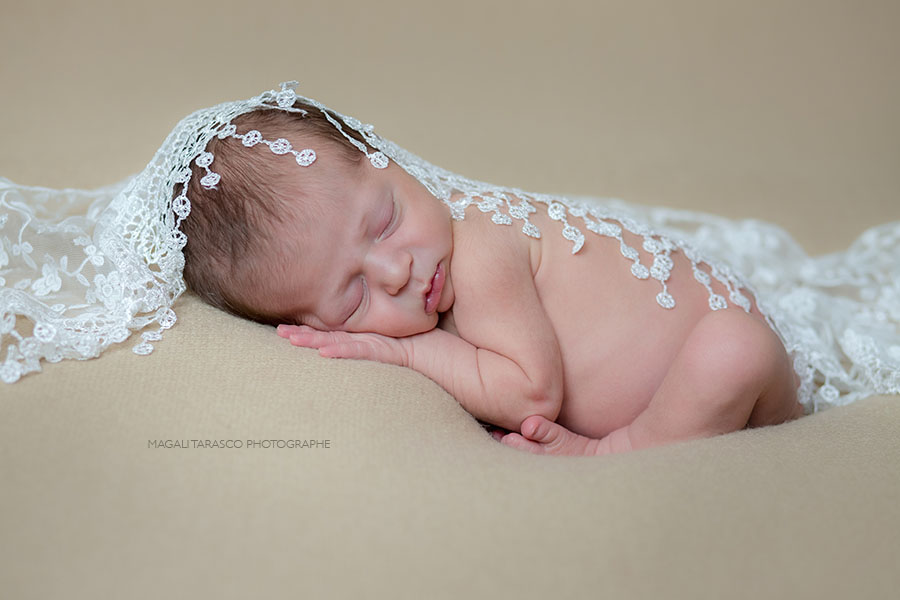 newborn posing, photographe bébé